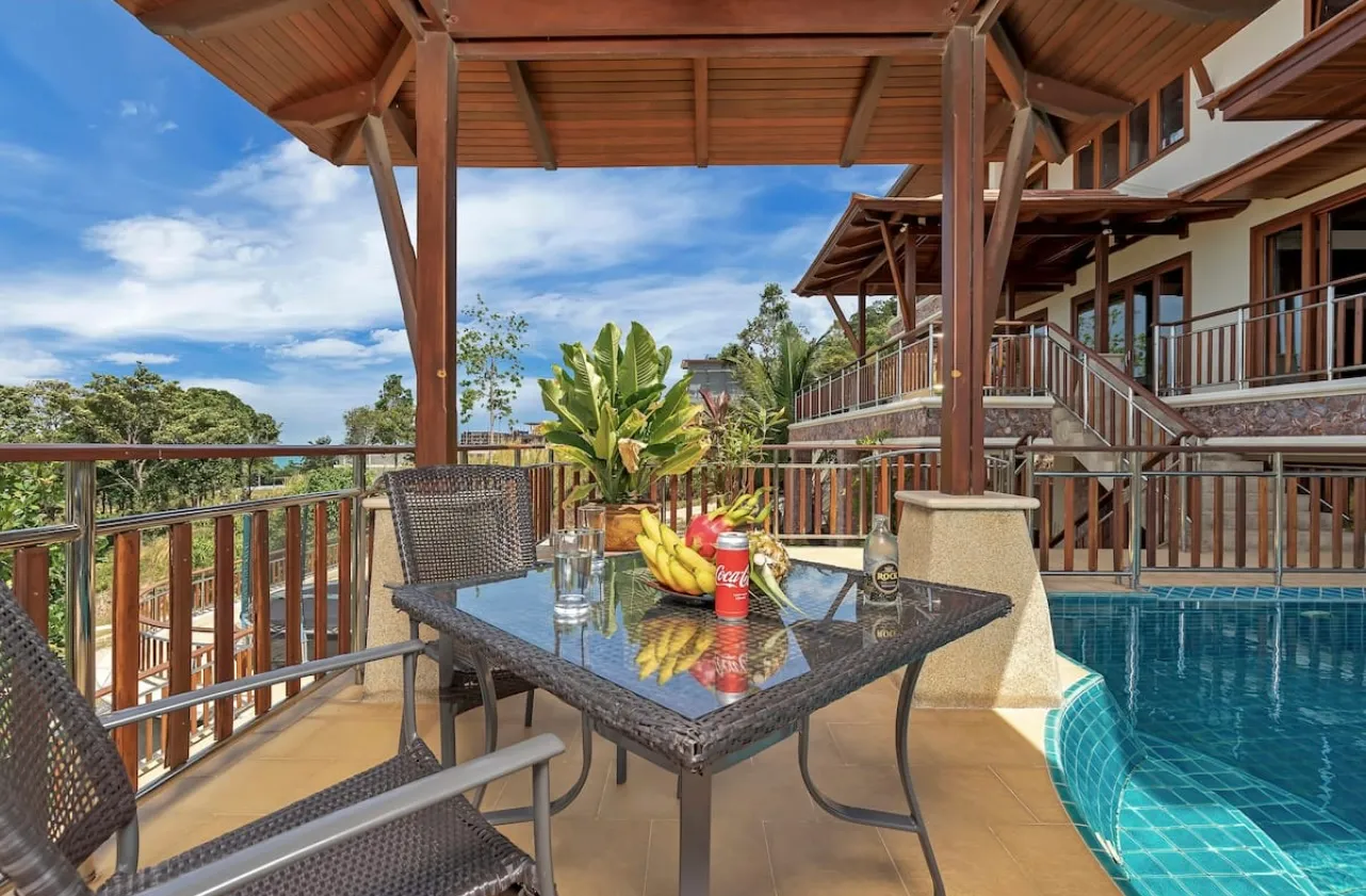 Breathtaking 6 Bedroom Seaview Villa — photo 3