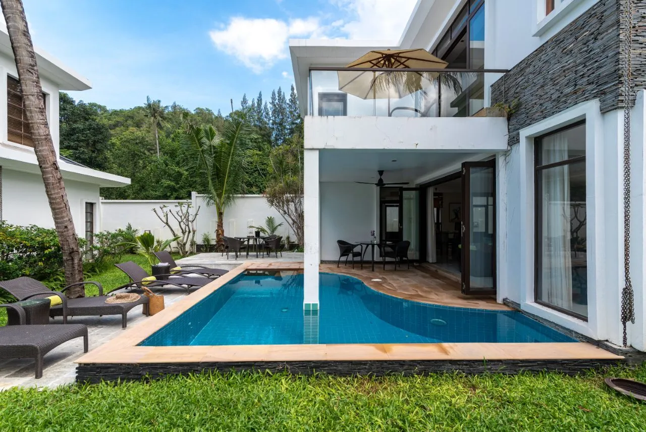 3 Bedroom Luxury Villa near Beachfront_2