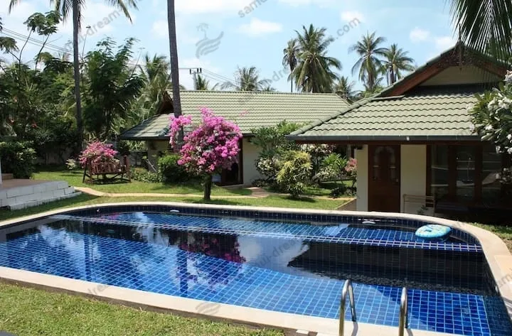 6 Bedroom Grand Villa 20 seconds walk to beach